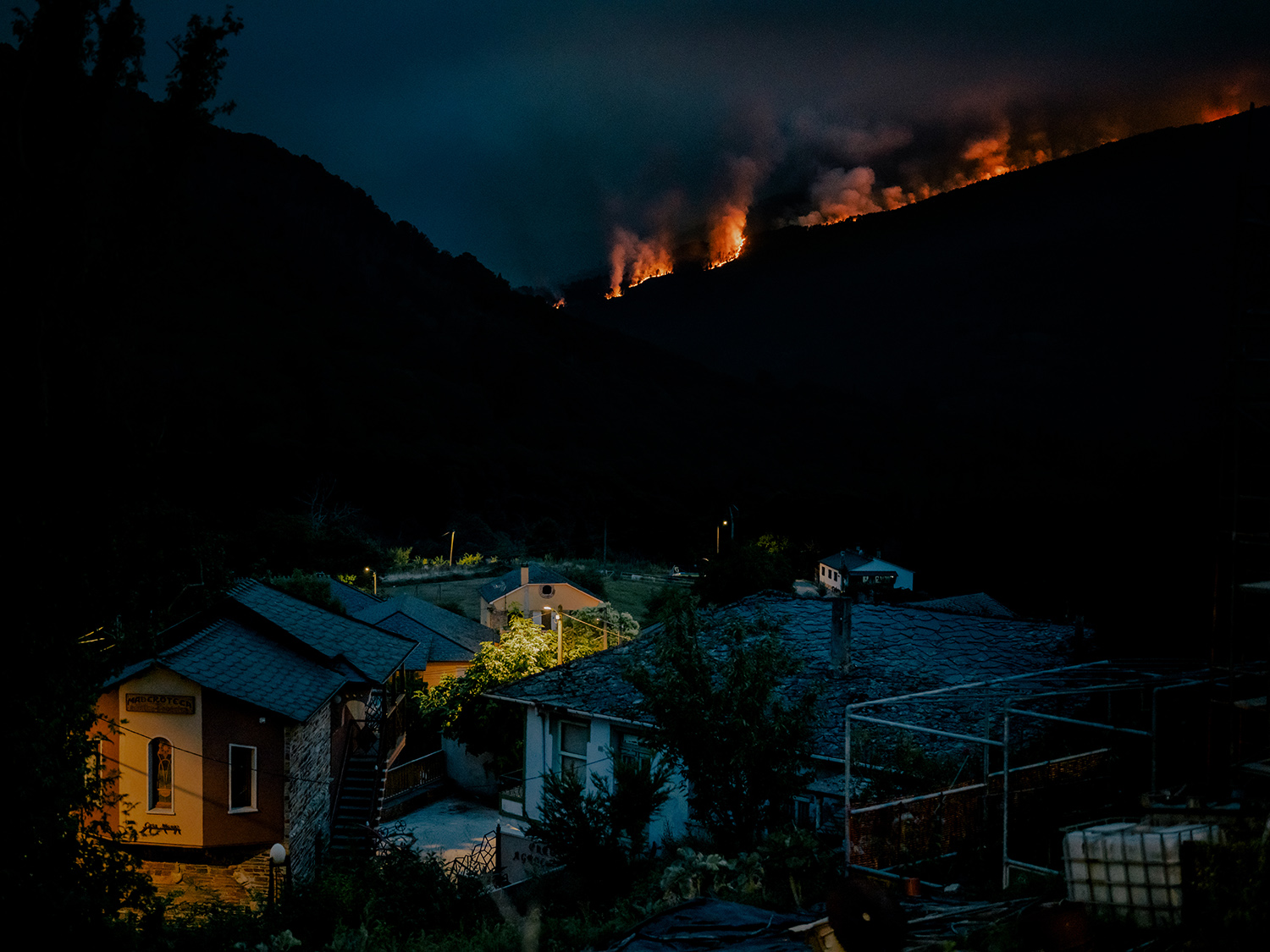 2 - fire_and_ashes_003 - 529d54d4-963a-49eb-8546-c2e0797fc50a.jpg