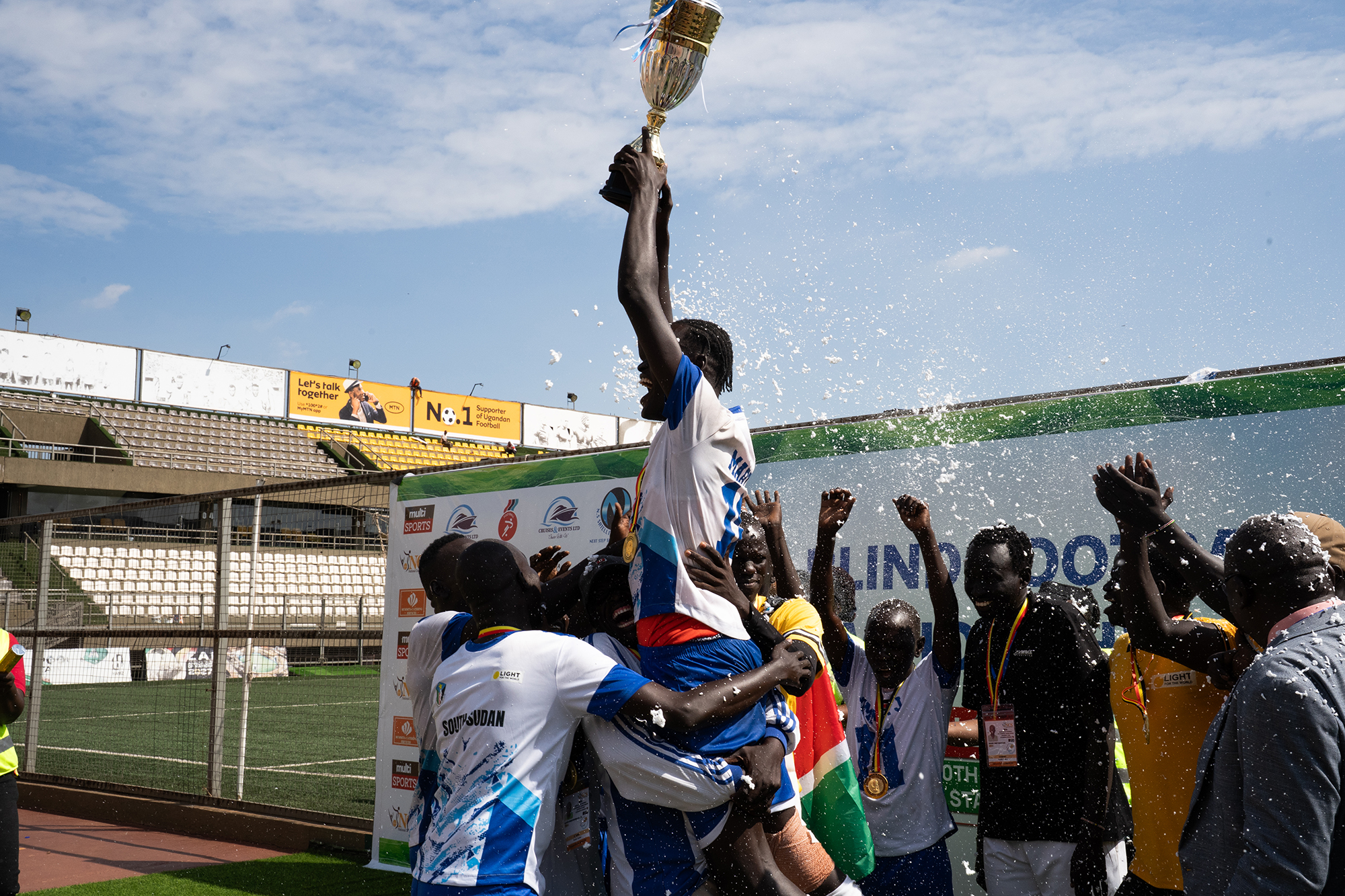 10 - Lift the trophy - 70967f2c-d533-422d-8723-3b1249f7c187.jpg