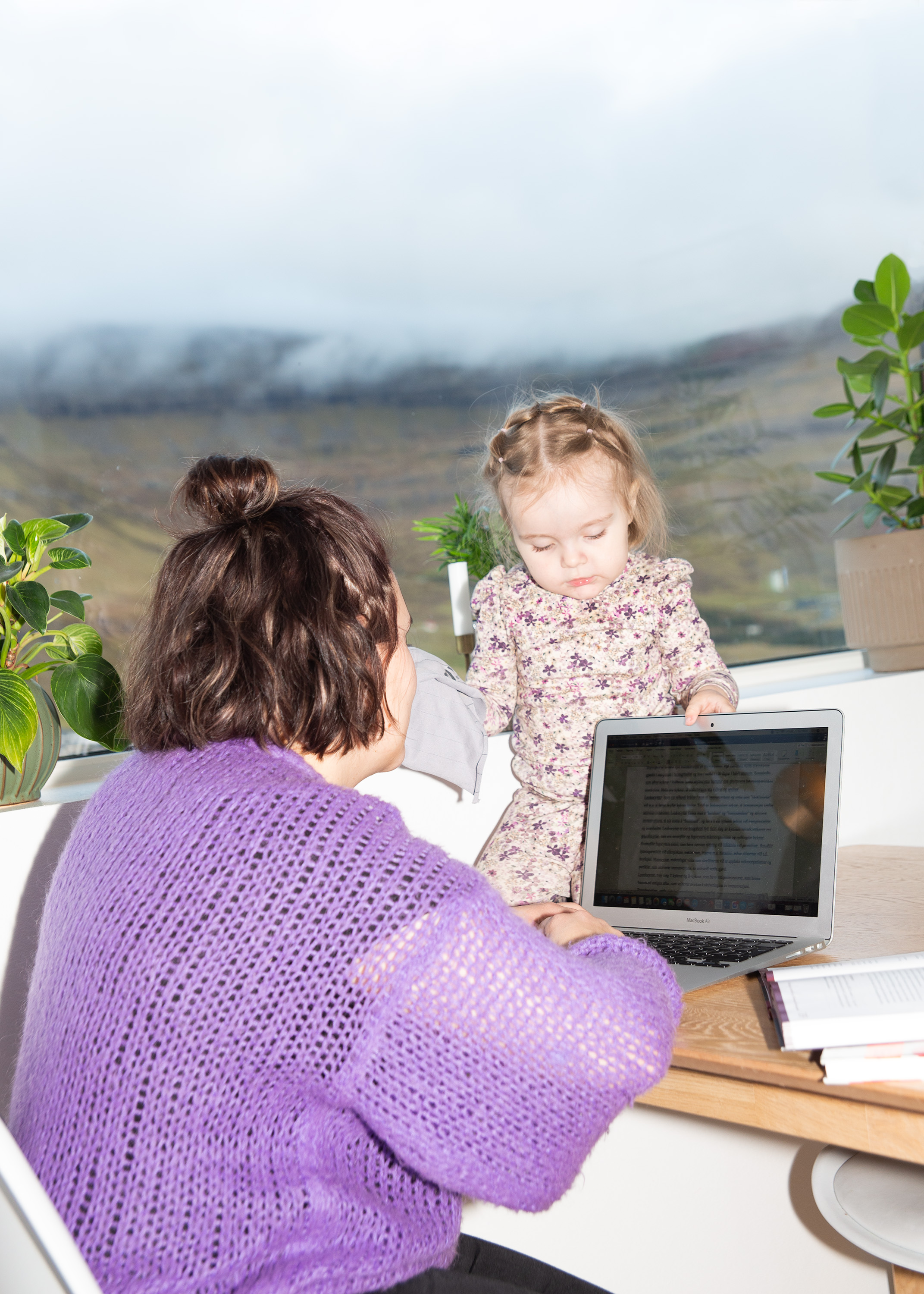 5 - Working mother - 49e69713-9e94-4cee-9d01-e011276a7a87.jpg