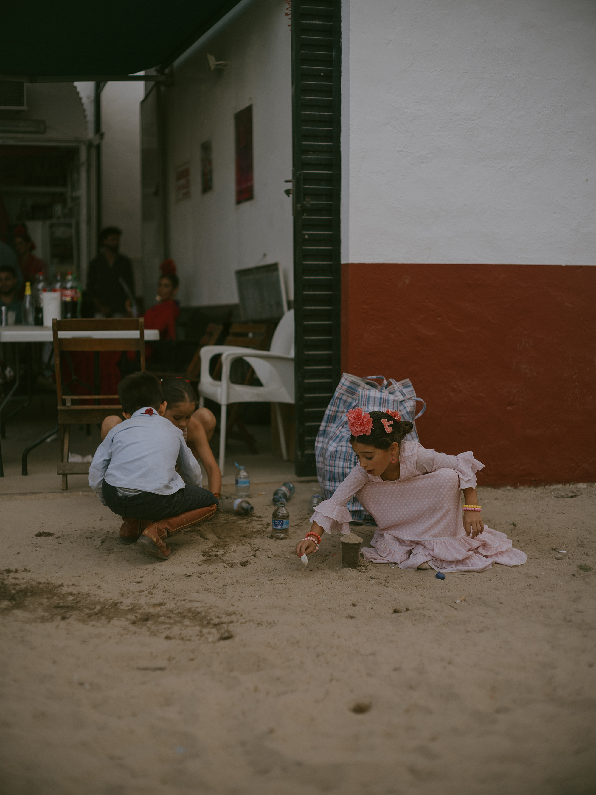8 - Kids playing with the sand of the street - 0de16d7a-75e3-45ab-a57d-d285ba591974.jpg