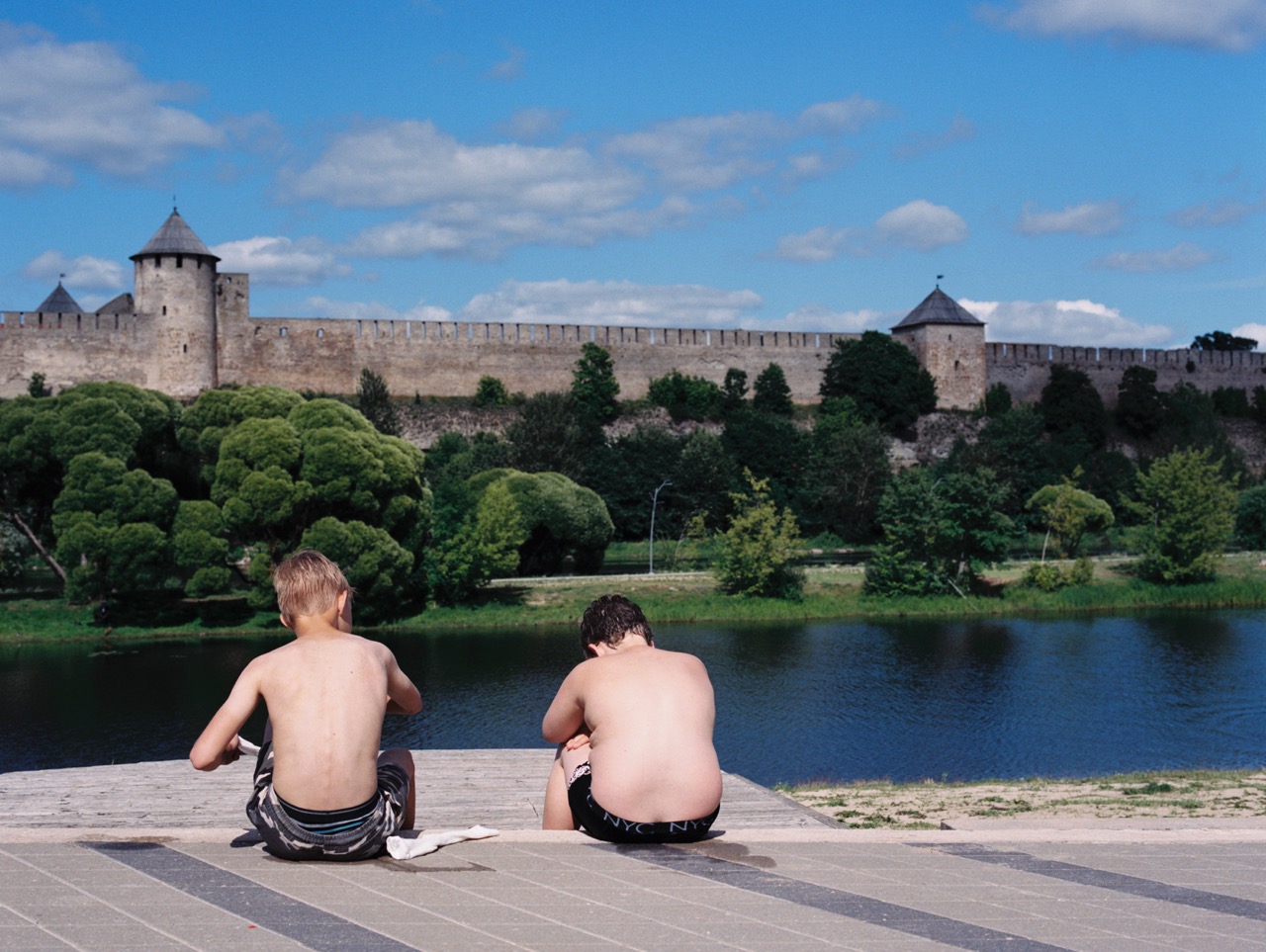 Groß (1 - Children in Narva - 4a171f4f-b35c-4813-a039-c7deeba3cd96).jpeg