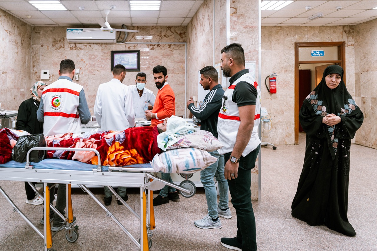 Groß (4 - At the Al Sadr hospital- a man suffering from cancer is treated by the medical s.jpeg