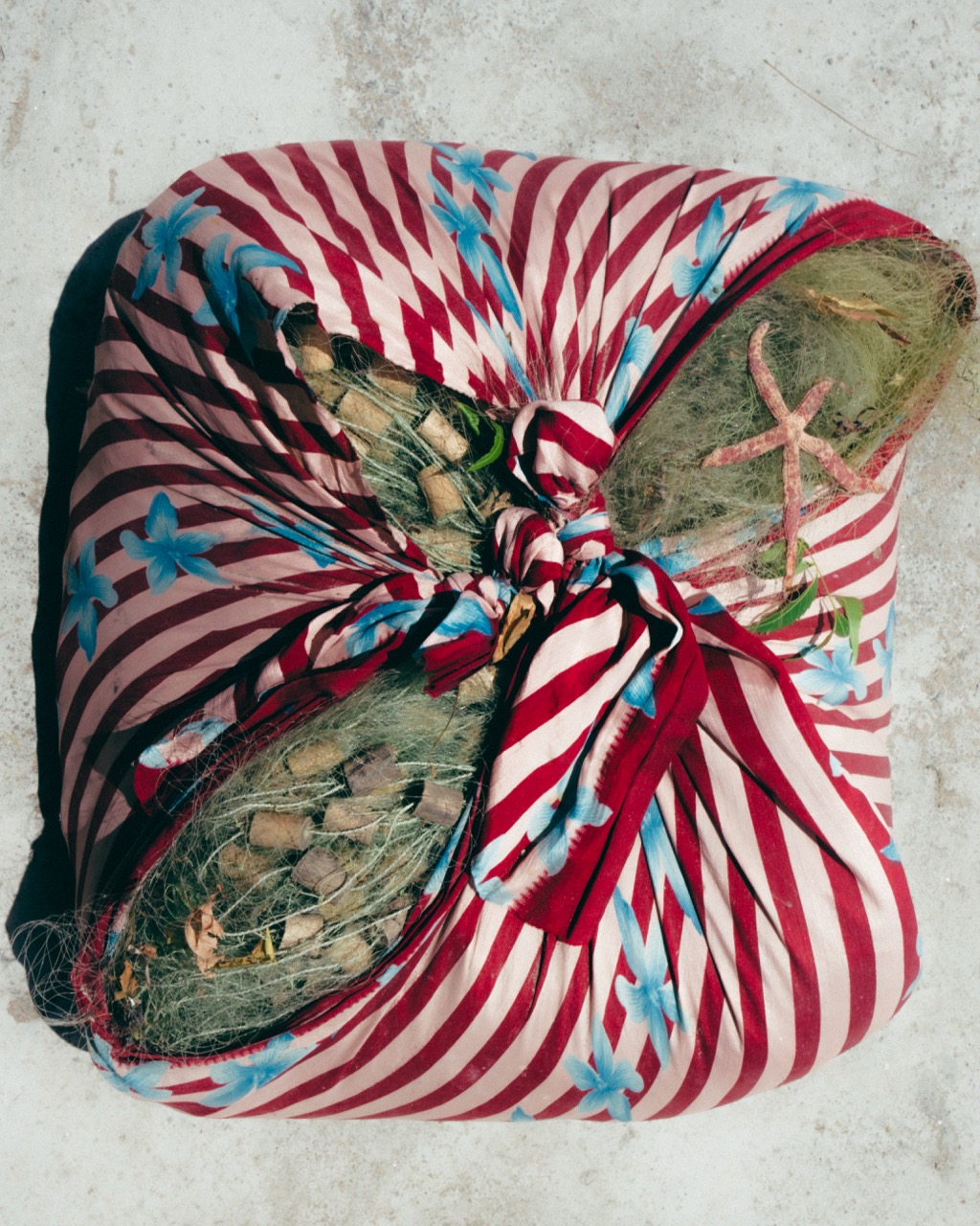 Groß (7 - Fishing nets bundled in a saree  - 1fbb08f4-5196-47d4-9743-a4ad8afbd1e4).jpeg