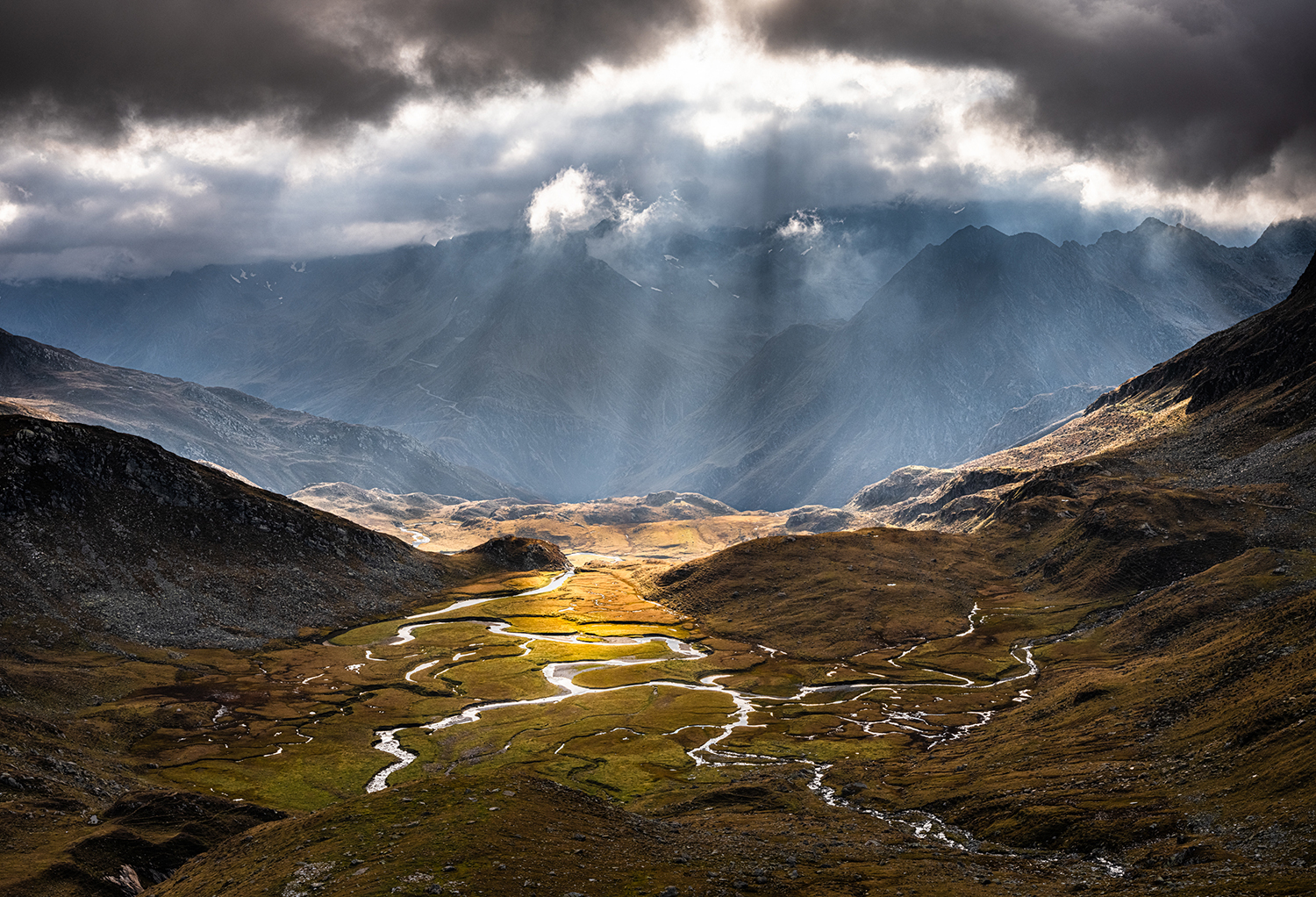 Light and shadow in the name of the Lord