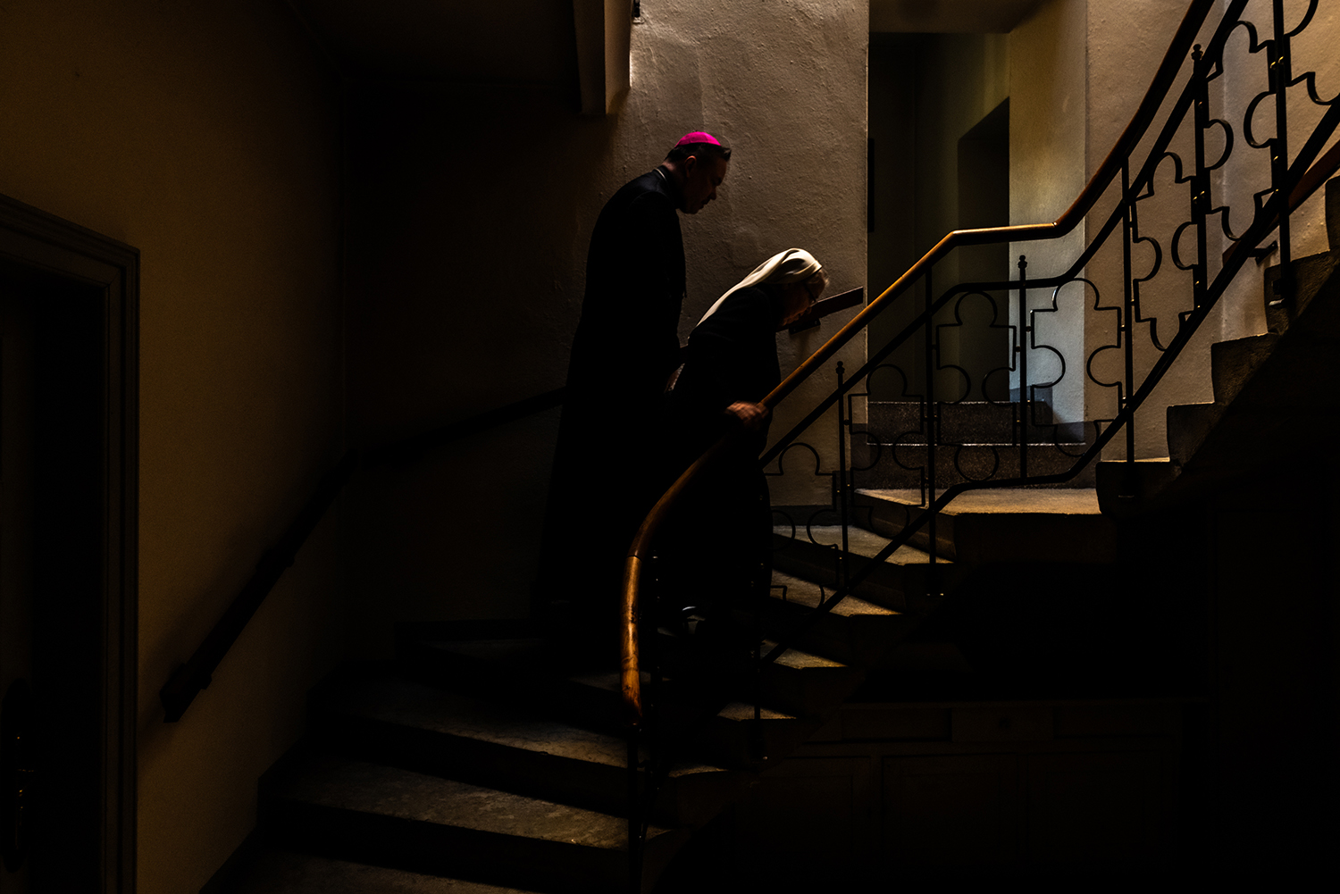 Light and shadow in the name of the Lord