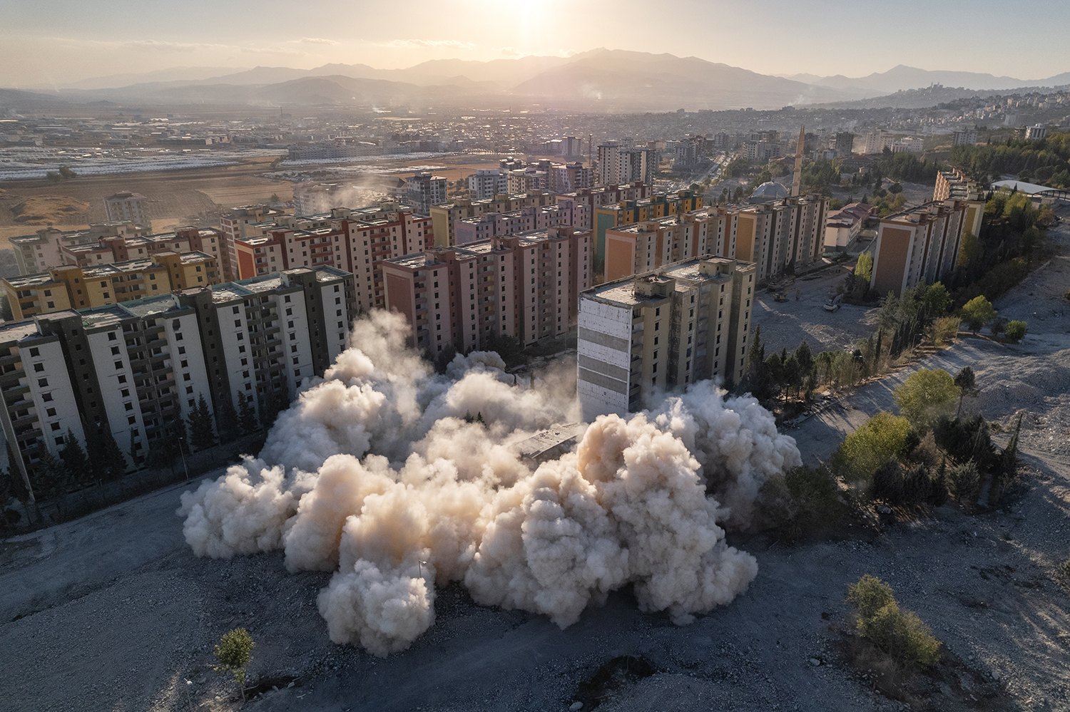 Fault Line : Surviving 7.7 and 7.6 Earthquakes